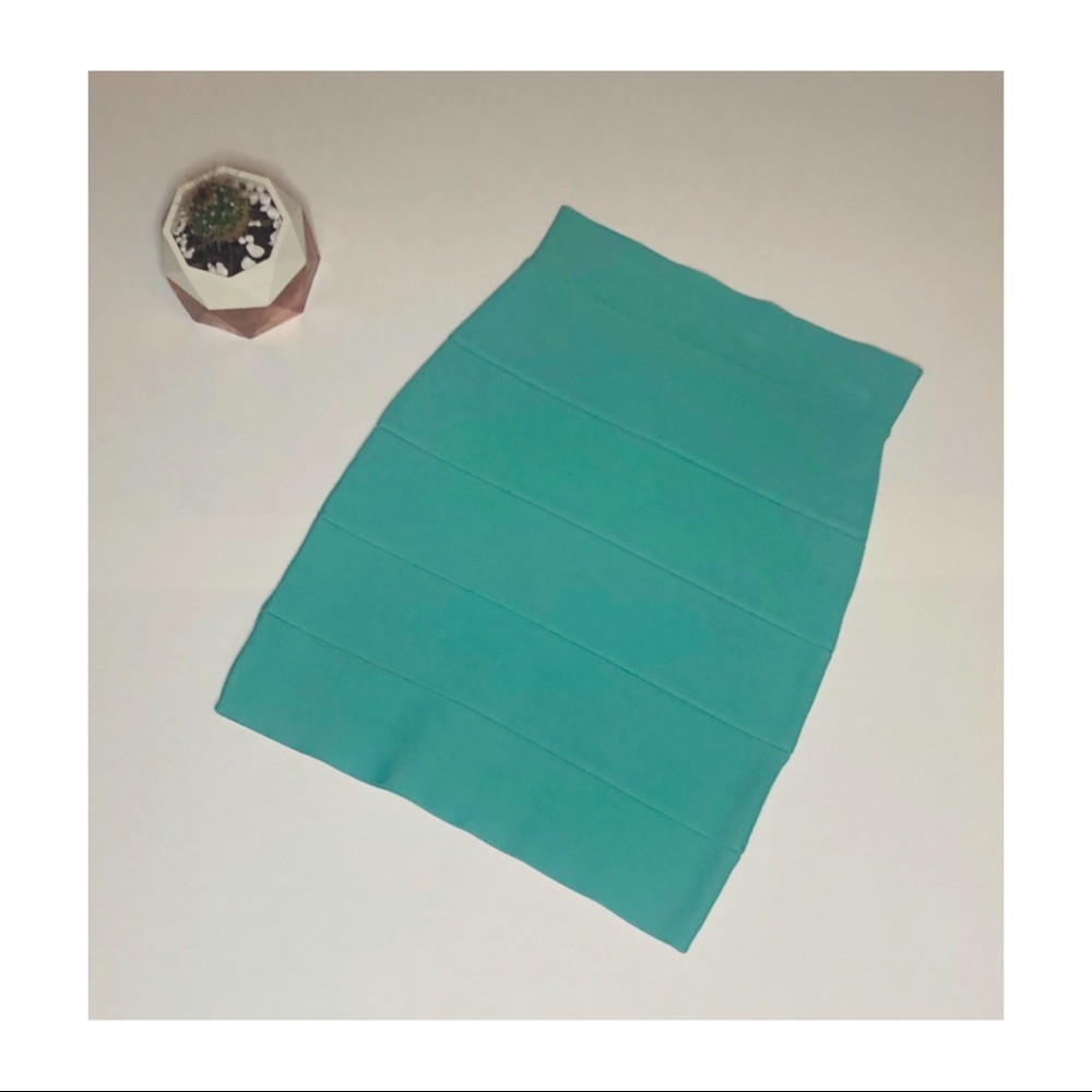 ❤️BCBGMaxazria Bandage Skirt in Teal - S